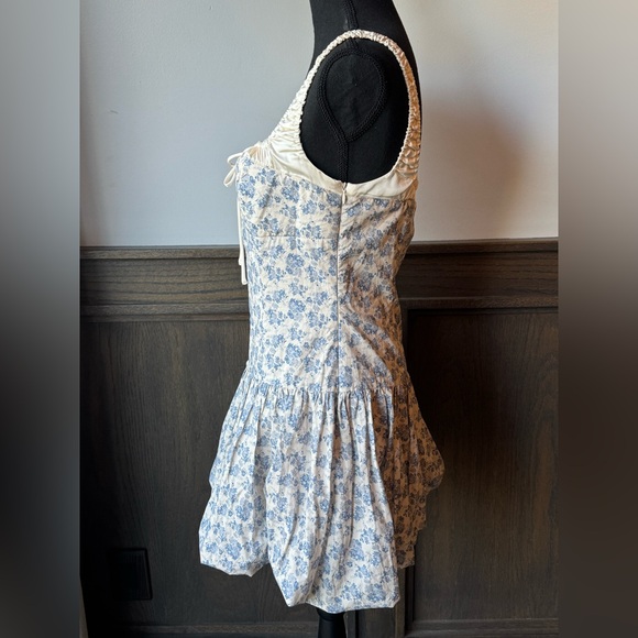 Astr Blue and Cream Floral Milkmaid Mini Dress EUC M - Picture 4 of 10